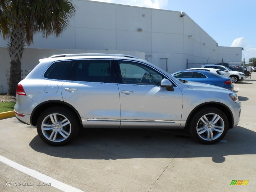 Cool Silver Metallic 2013 Volkswagen Touareg VR6 FSI Executive 4XMotion Exterior Photo #68965643