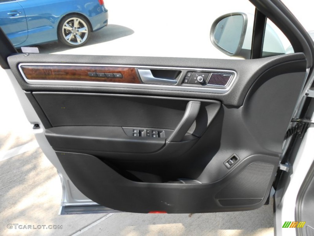 2013 Volkswagen Touareg VR6 FSI Executive 4XMotion Black Anthracite Door Panel Photo #68965661