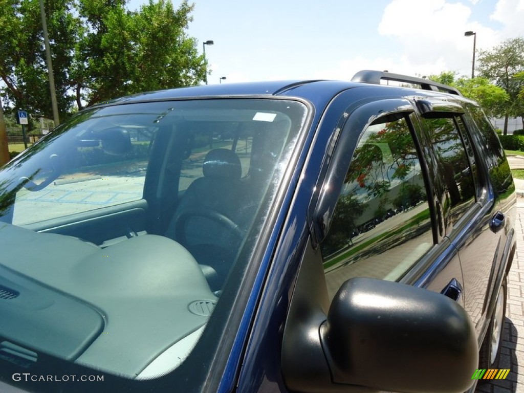 2004 Explorer XLT 4x4 - Dark Blue Pearl Metallic / Graphite photo #23
