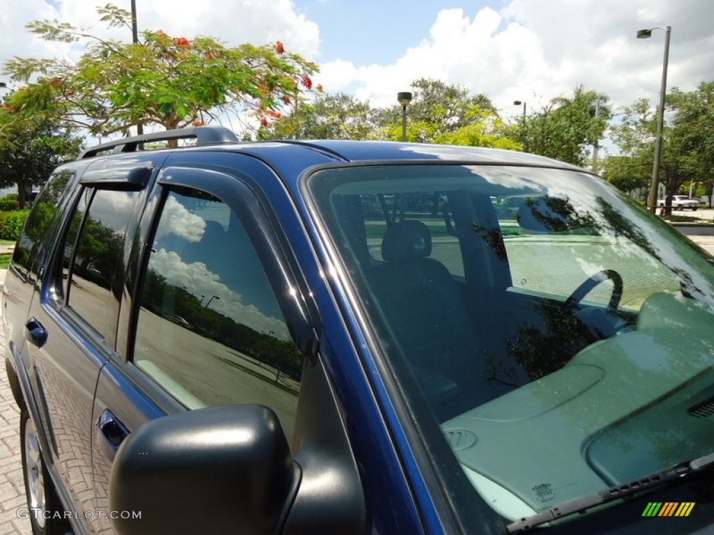 2004 Explorer XLT 4x4 - Dark Blue Pearl Metallic / Graphite photo #24