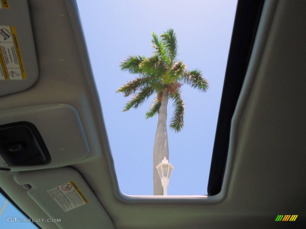 2004 Ford Explorer XLT 4x4 Sunroof Photos