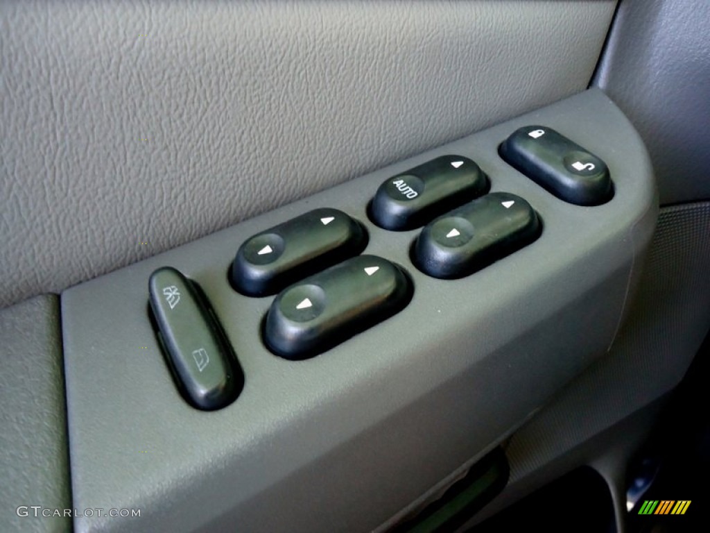 2004 Ford Explorer XLT 4x4 Controls Photo #68969783