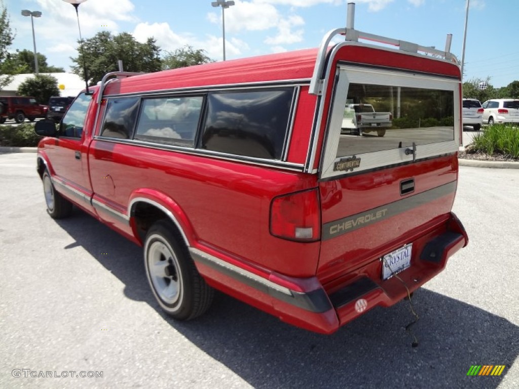 1994 S10 LS Regular Cab - Bright Red / Gray photo #3