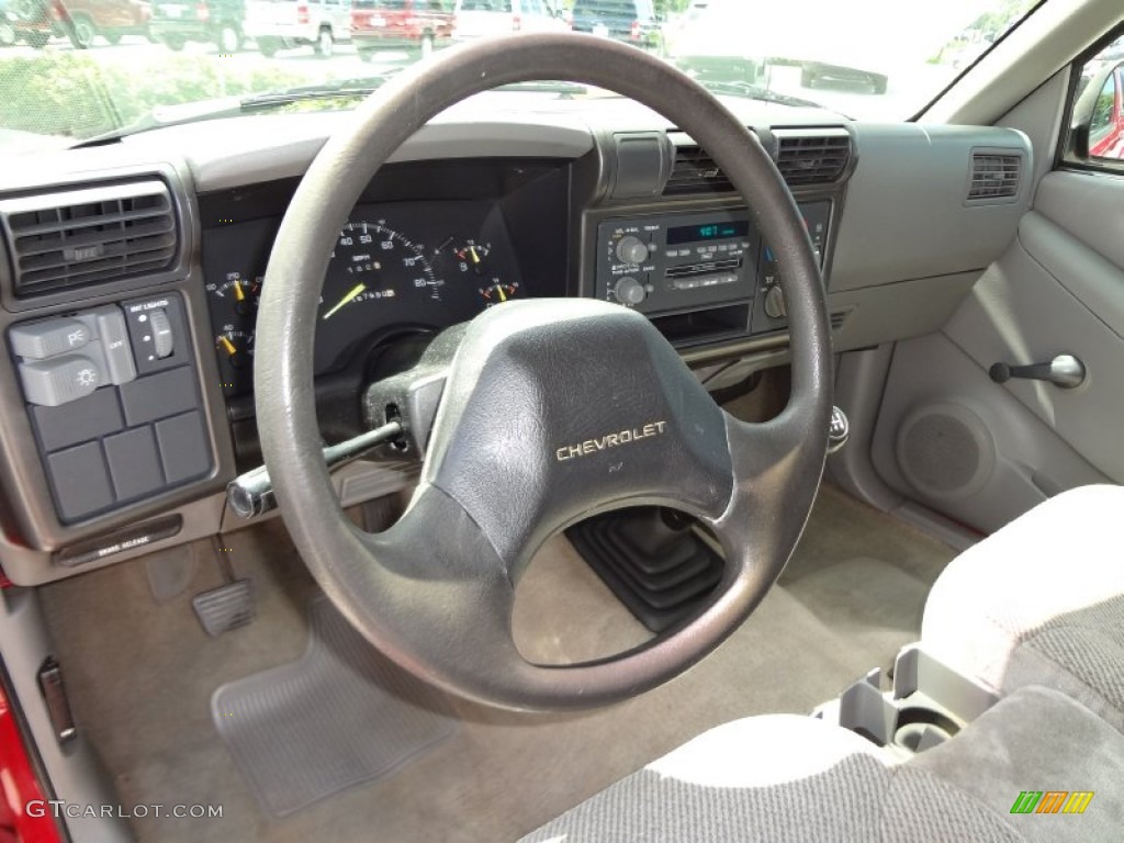 1994 S10 LS Regular Cab - Bright Red / Gray photo #5