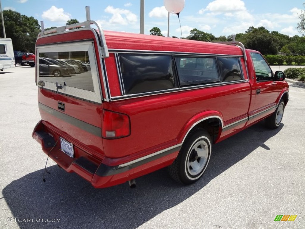 1994 S10 LS Regular Cab - Bright Red / Gray photo #7