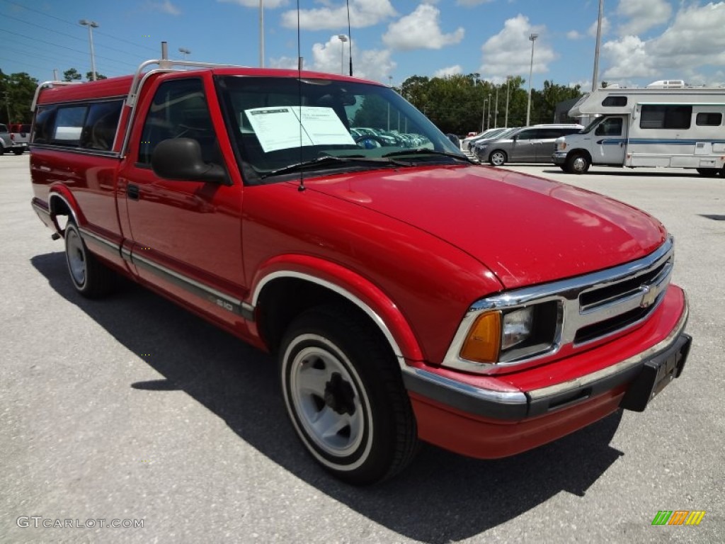 1994 S10 LS Regular Cab - Bright Red / Gray photo #9