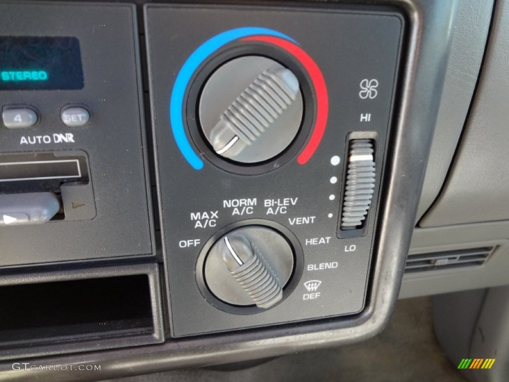 1994 S10 LS Regular Cab - Bright Red / Gray photo #20