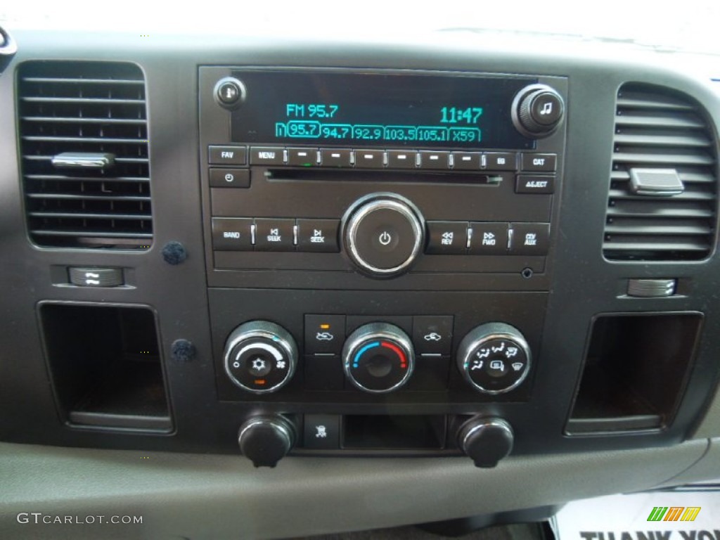 2008 Chevrolet Silverado 1500 LS Crew Cab 4x4 Controls Photo #68974682