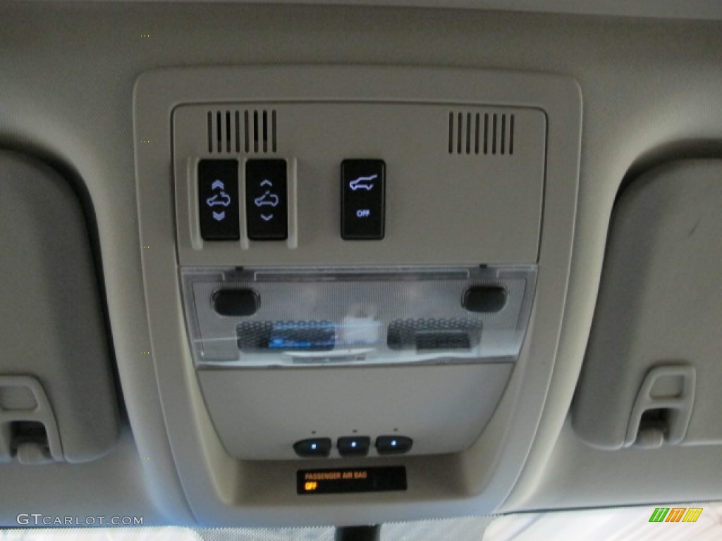 2010 Cadillac Escalade ESV Luxury AWD Controls Photo #68977214