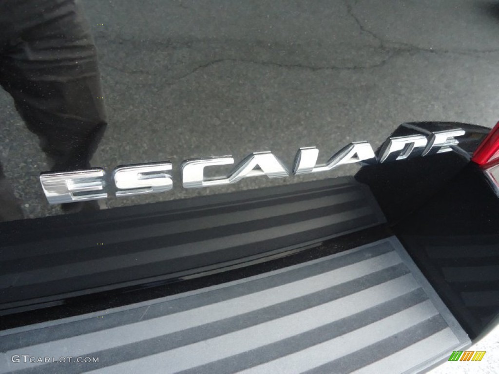 2007 Cadillac Escalade AWD Marks and Logos Photos