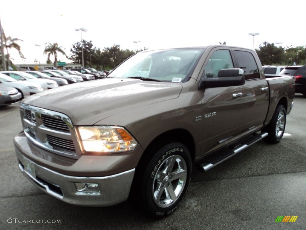 2010 Ram 1500 Big Horn Crew Cab - Austin Tan Pearl / Dark Slate/Medium Graystone photo #13