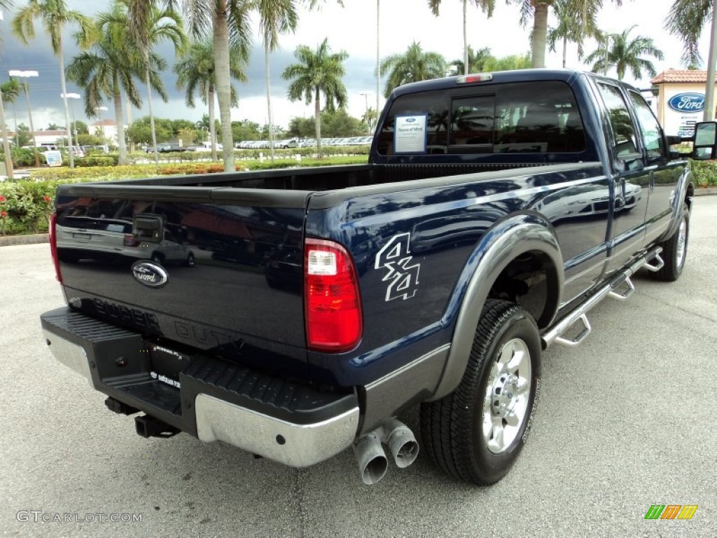 2011 F350 Super Duty Lariat Crew Cab 4x4 - Dark Blue Pearl / Black photo #6