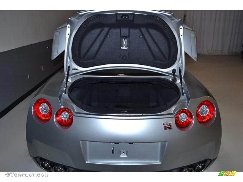 2010 Nissan GT-R Premium Trunk Photos