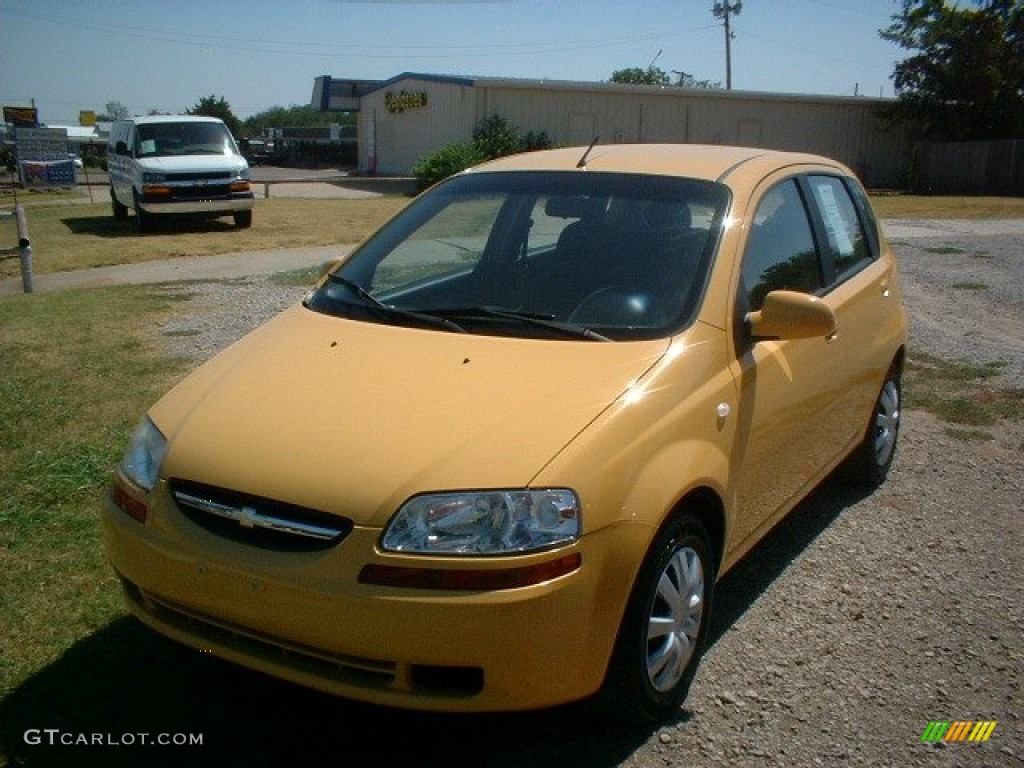 2006 Aveo LS Hatchback - Summer Yellow / Charcoal photo #1