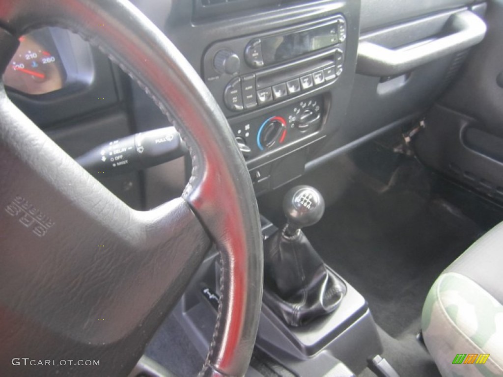 2005 Wrangler X 4x4 - Moss Green Pearlcoat / Dark Slate Gray photo #16