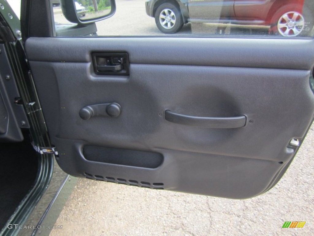 2005 Wrangler X 4x4 - Moss Green Pearlcoat / Dark Slate Gray photo #28