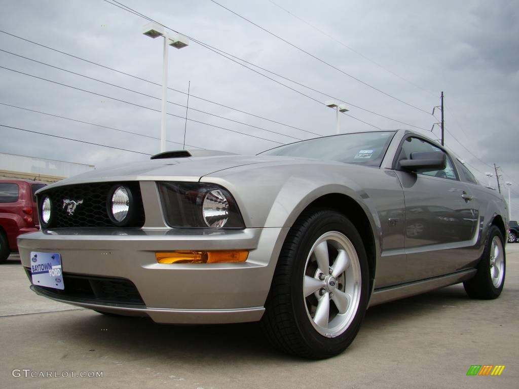 2008 Mustang GT Deluxe Coupe - Vapor Silver Metallic / Dark Charcoal photo #1