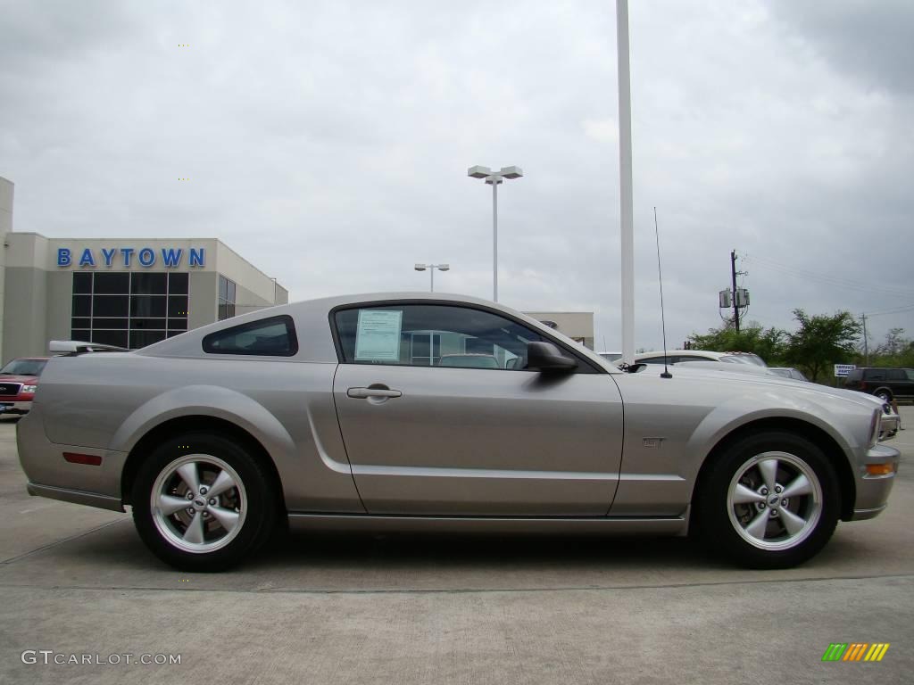 2008 Mustang GT Deluxe Coupe - Vapor Silver Metallic / Dark Charcoal photo #6