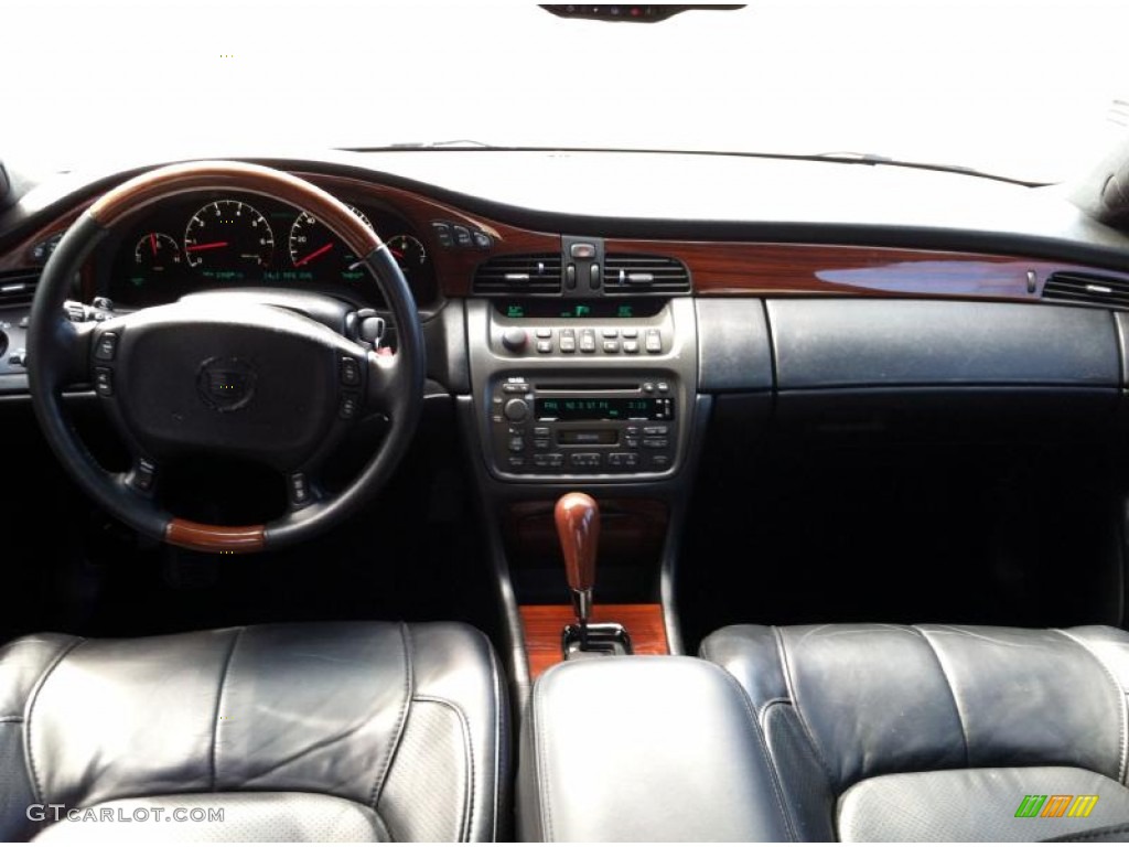2002 Cadillac DeVille DTS Dashboard Photos