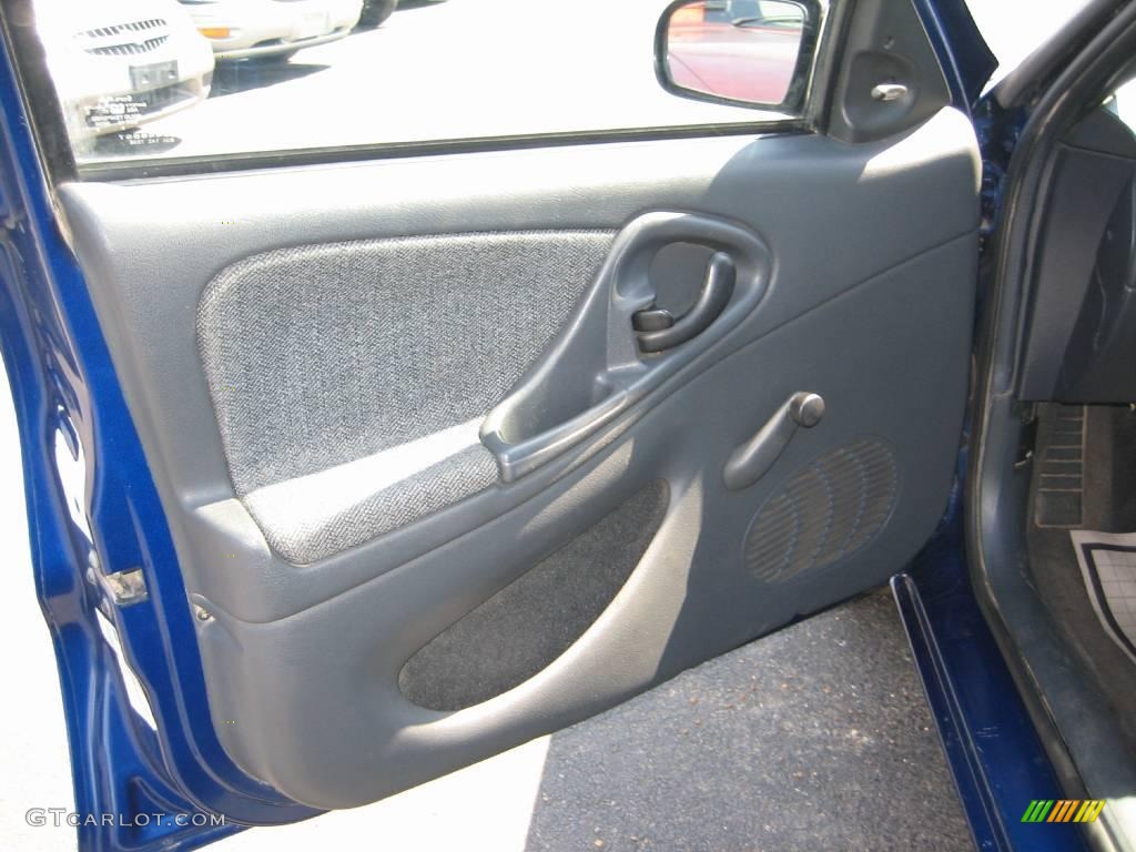 2003 Cavalier Sedan - Arrival Blue Metallic / Graphite Gray photo #11