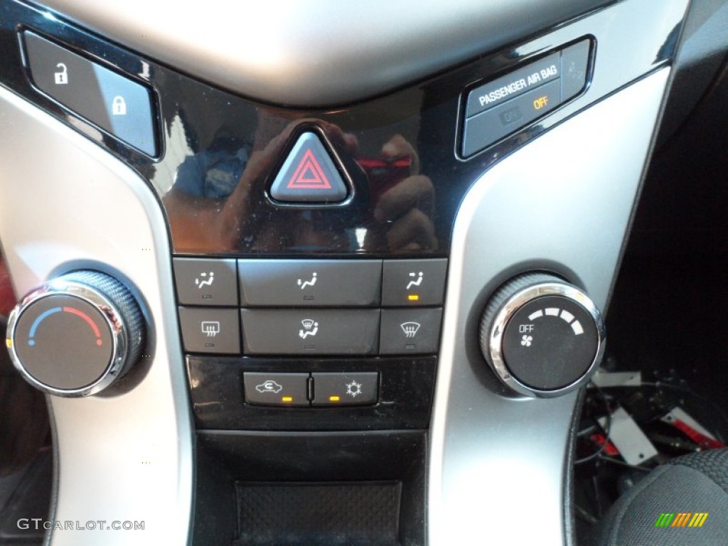 2011 Chevrolet Cruze LT Controls Photo #68988775