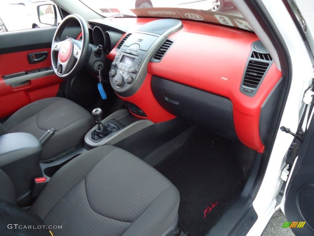 2010 Kia Soul Sport Red/Black Sport Cloth Dashboard Photo #68989178