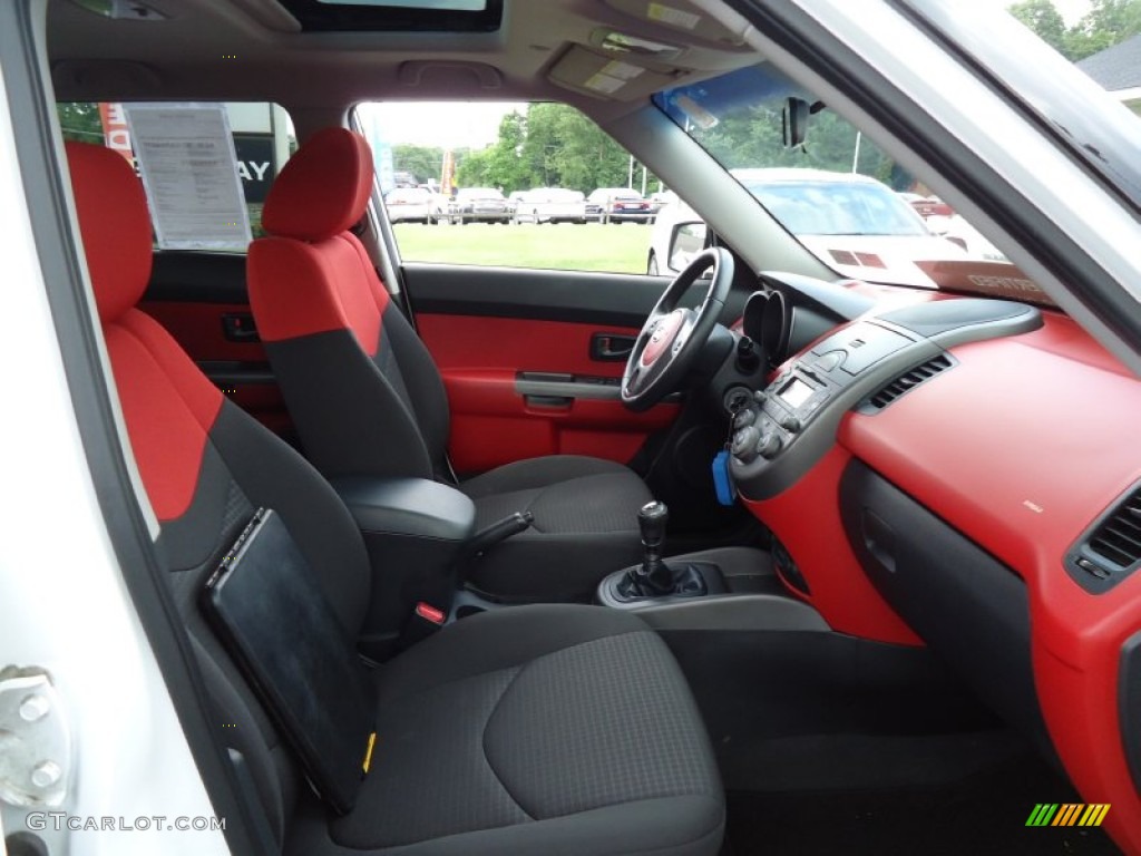Red/Black Sport Cloth Interior 2010 Kia Soul Sport Photo #68989187
