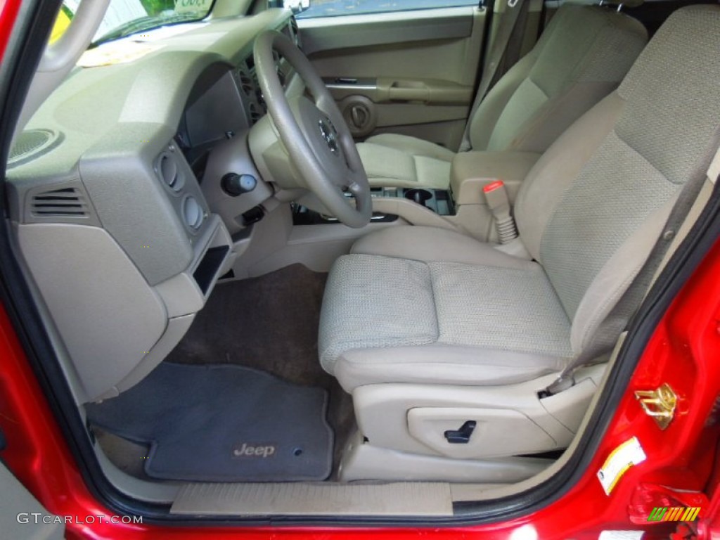 Khaki Interior 2006 Jeep Commander 4x4 Photo #68989776