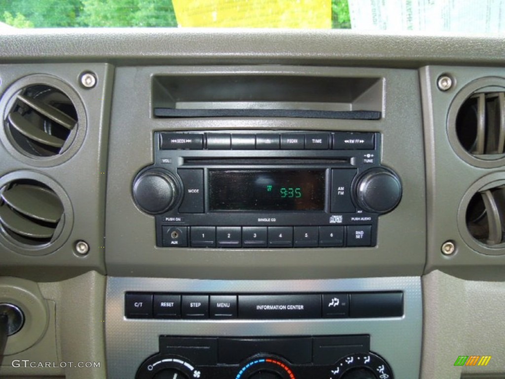 2006 Jeep Commander 4x4 Audio System Photo #68989801