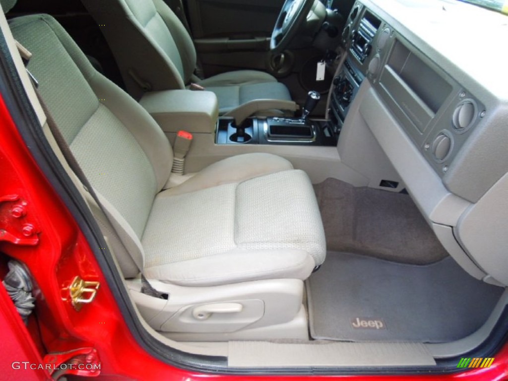 Khaki Interior 2006 Jeep Commander 4x4 Photo #68989900