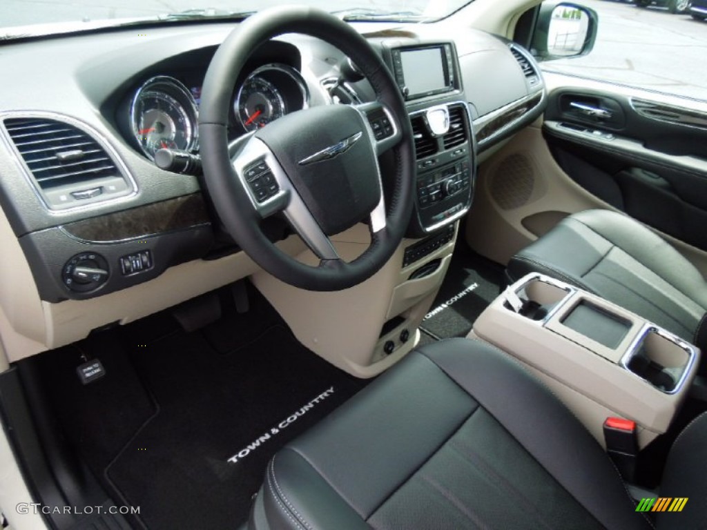 Black/Light Graystone Interior 2012 Chrysler Town & Country Touring - L Photo #68990678