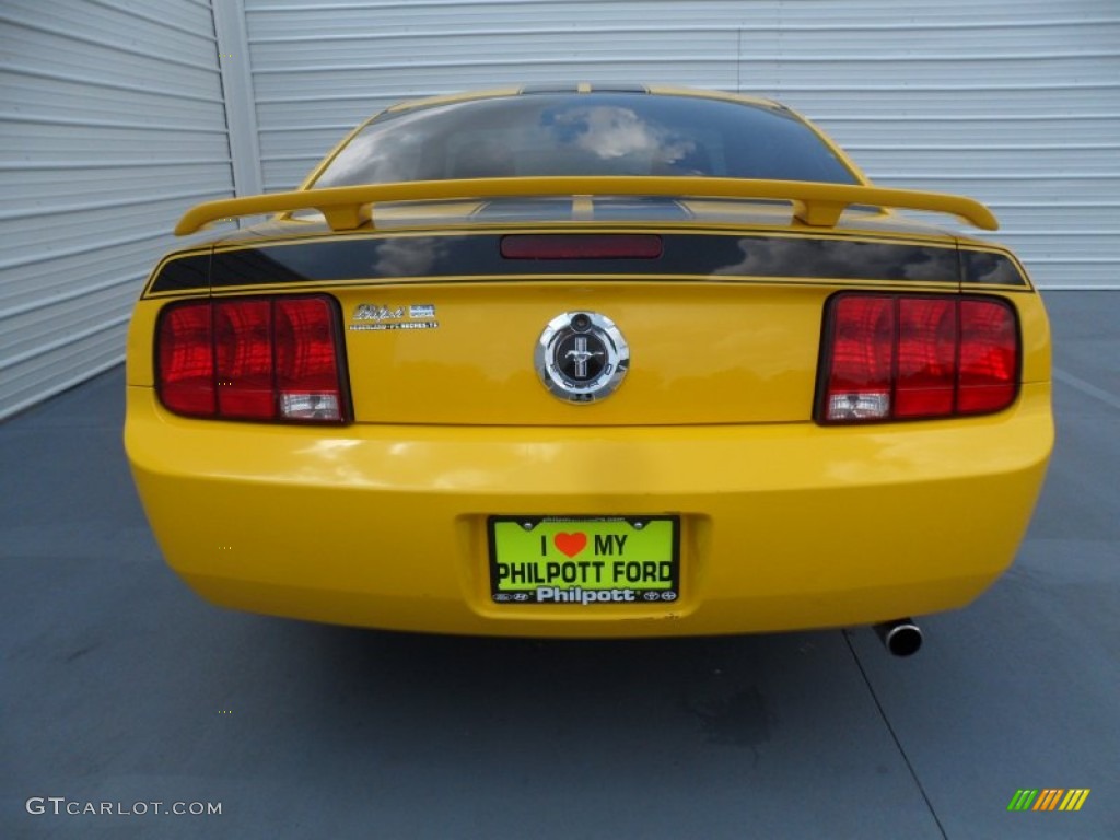2006 Mustang V6 Deluxe Coupe - Screaming Yellow / Dark Charcoal photo #4