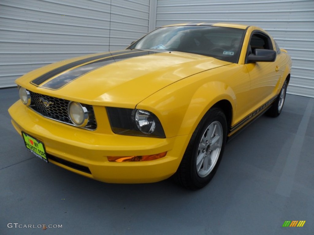 2006 Mustang V6 Deluxe Coupe - Screaming Yellow / Dark Charcoal photo #6