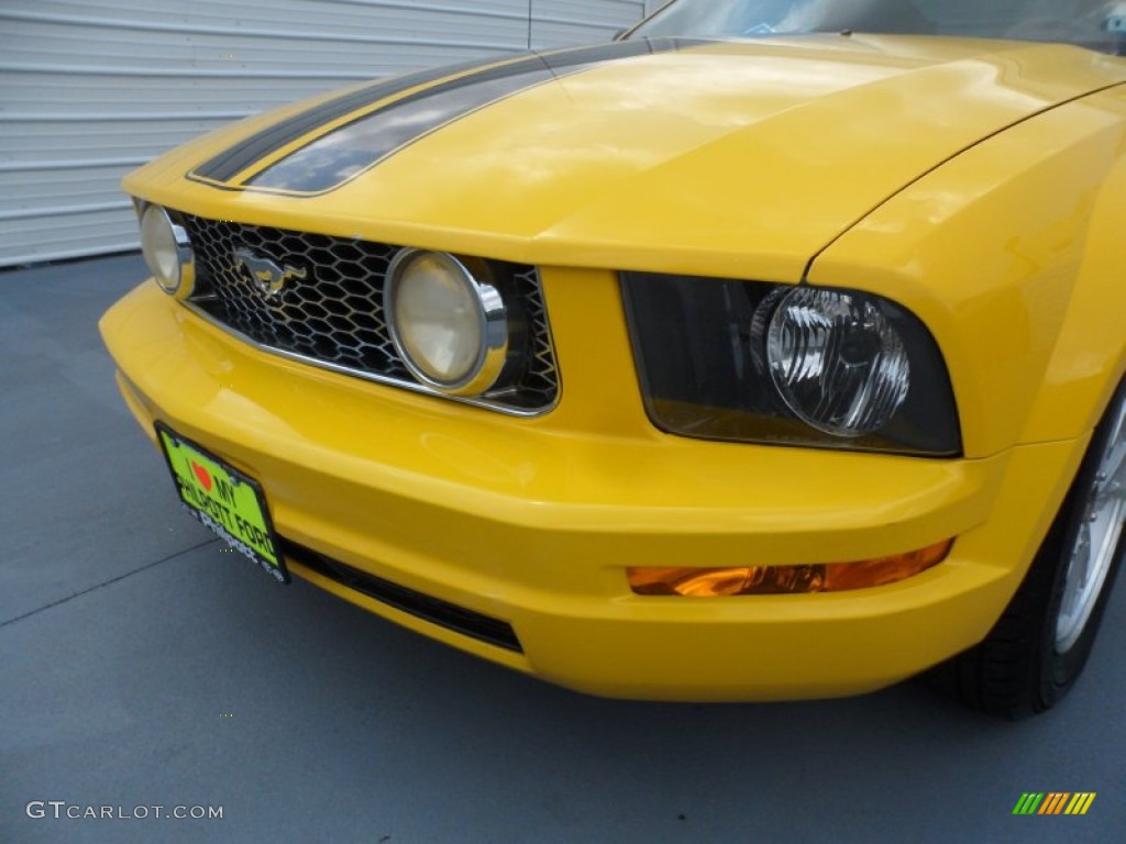 2006 Mustang V6 Deluxe Coupe - Screaming Yellow / Dark Charcoal photo #9