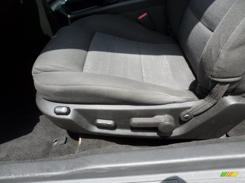 2006 Ford Mustang V6 Deluxe Coupe Front Seat Photo #68991157