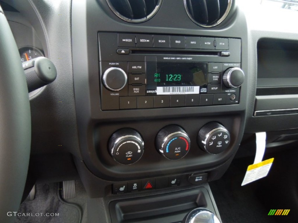 2012 Jeep Patriot Altitude Controls Photo #68991253