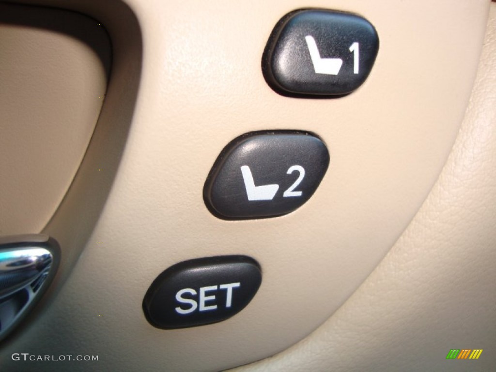 2004 Lexus RX 330 AWD Controls Photo #68993143