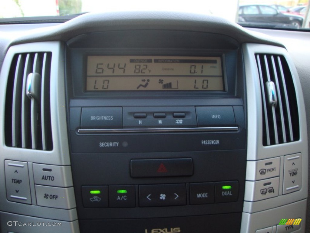 2004 Lexus RX 330 AWD Controls Photo #68993188