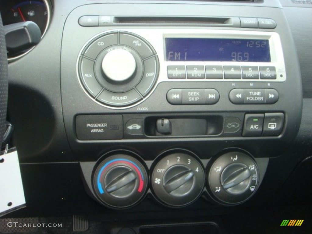 2008 Honda Fit Sport Controls Photo #68993506