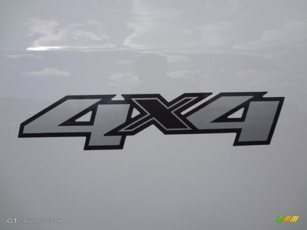 2011 Silverado 1500 Regular Cab 4x4 - Summit White / Dark Titanium photo #12