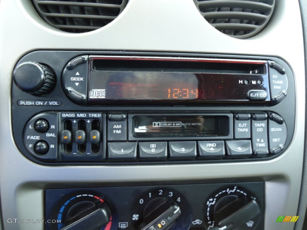 2003 Chrysler Sebring LXi Coupe Audio System Photos