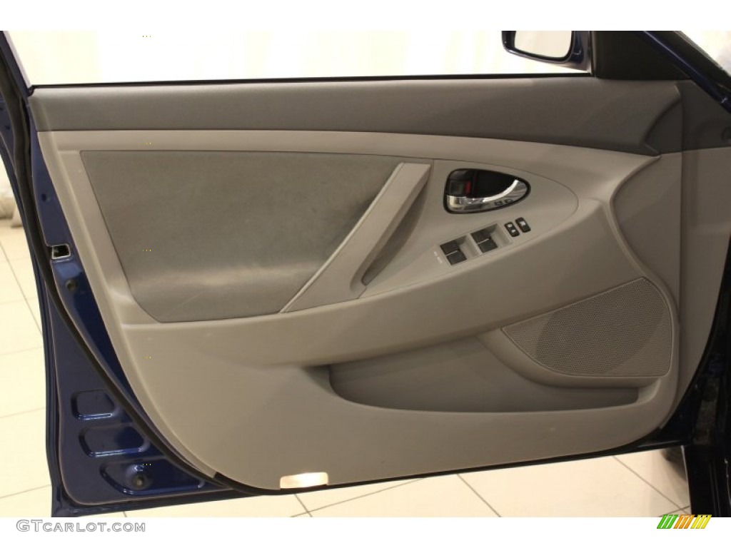 2010 Toyota Camry XLE Ash Gray Door Panel Photo #68995525