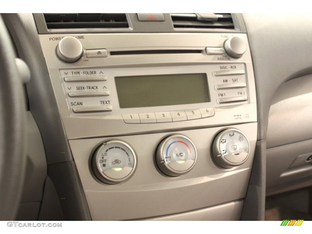 2010 Toyota Camry XLE Audio System Photos