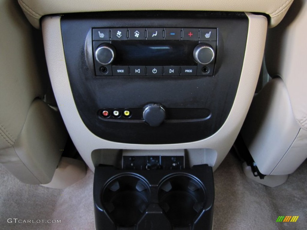 2007 Chevrolet Suburban 1500 LTZ 4x4 Controls Photo #68997994