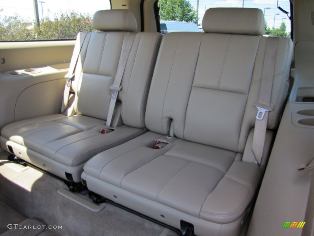 2007 Chevrolet Suburban 1500 LTZ 4x4 Rear Seat Photo #68998039
