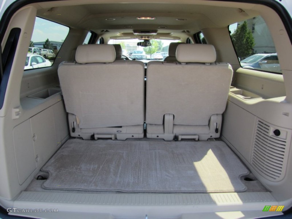 2007 Chevrolet Suburban 1500 LTZ 4x4 Trunk Photo #68998049