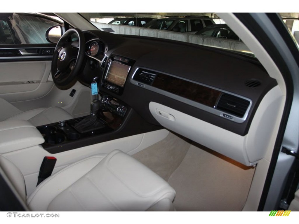 2013 Touareg VR6 FSI Executive 4XMotion - Cool Silver Metallic / Cornsilk Beige photo #26