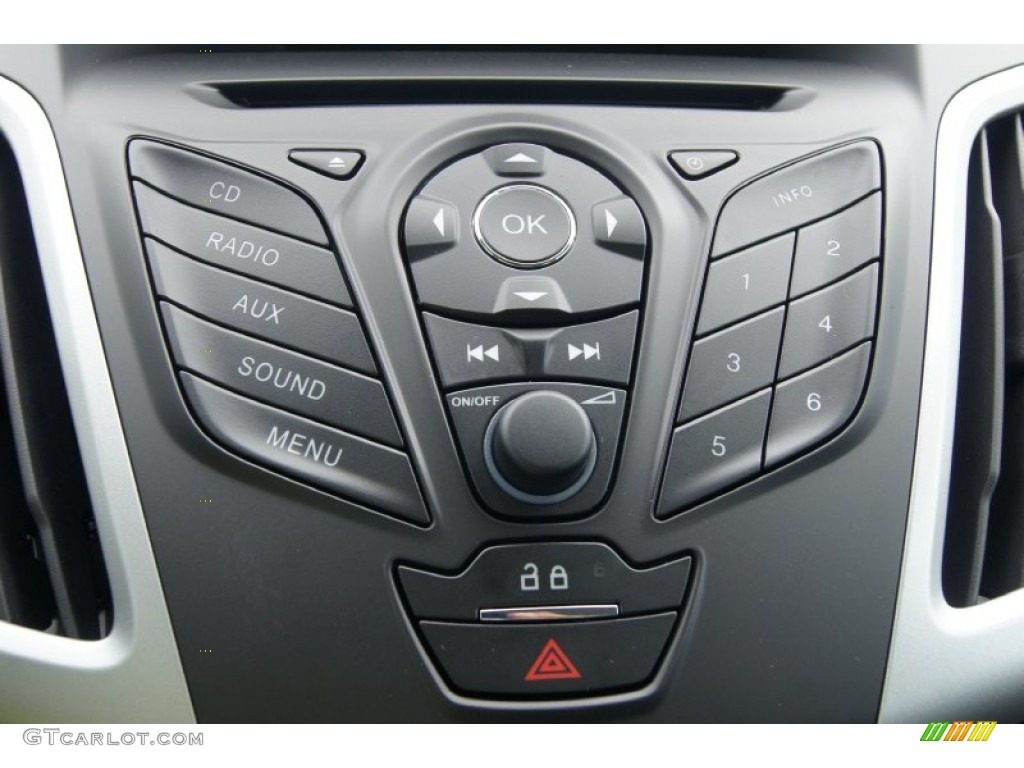 2012 Focus SE Sedan - Ingot Silver Metallic / Charcoal Black photo #25