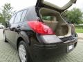 Espresso Black - Versa 1.8 S Hatchback Photo No. 16