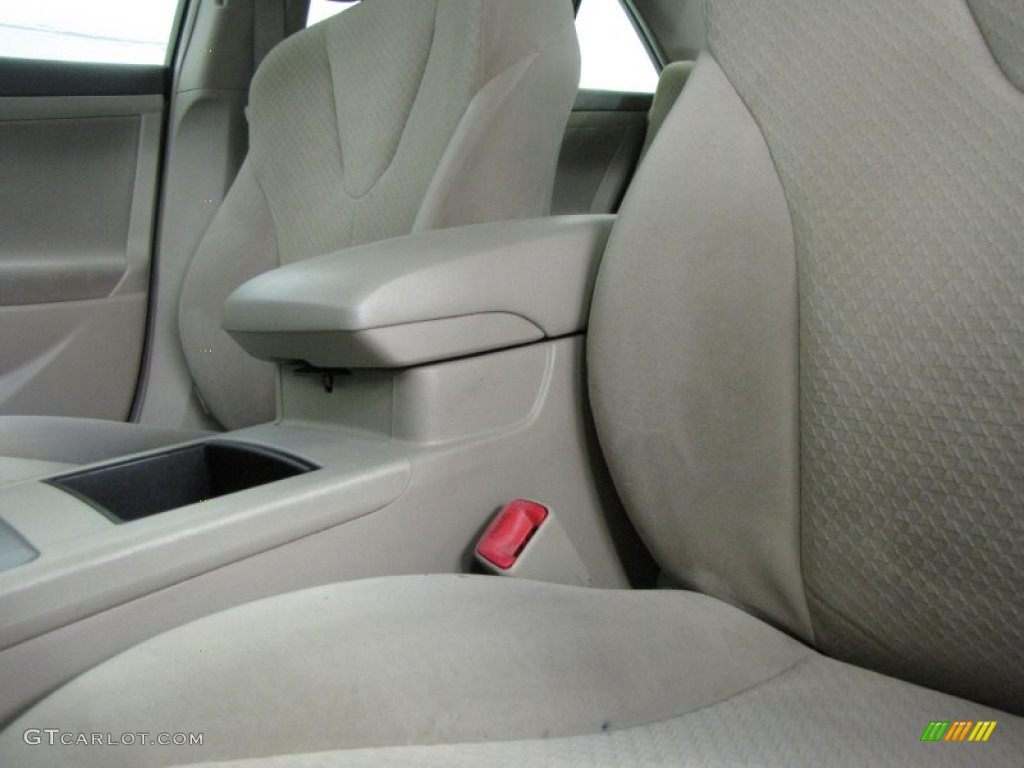 2007 Camry LE - Super White / Ash photo #28